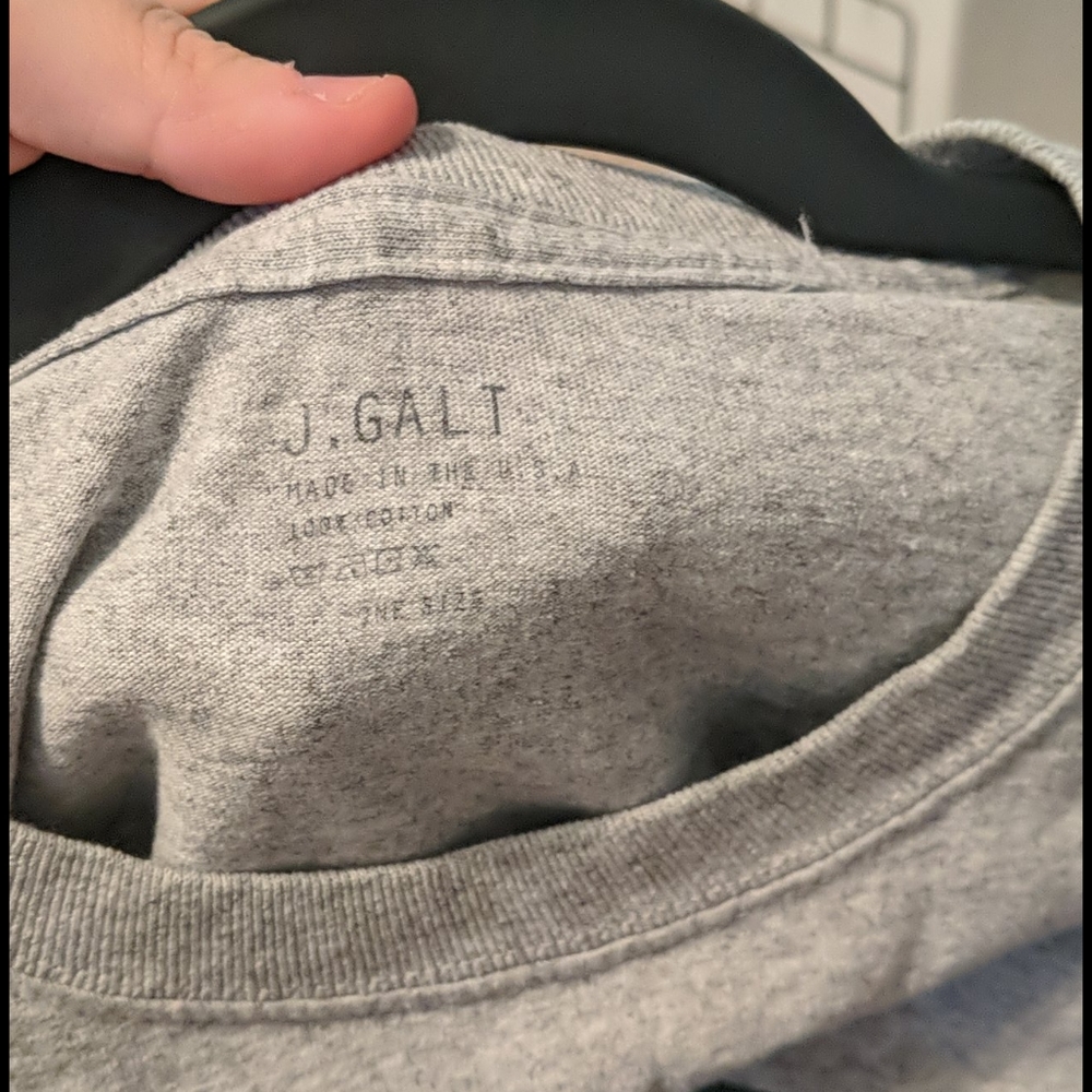 Brandy Melville Tee - Picture 7 of 8